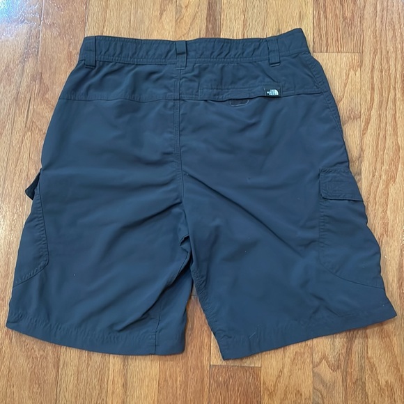 The North Face Men’s Size 30 Gray Shorts Cargo Pockets - Picture 2 of 11